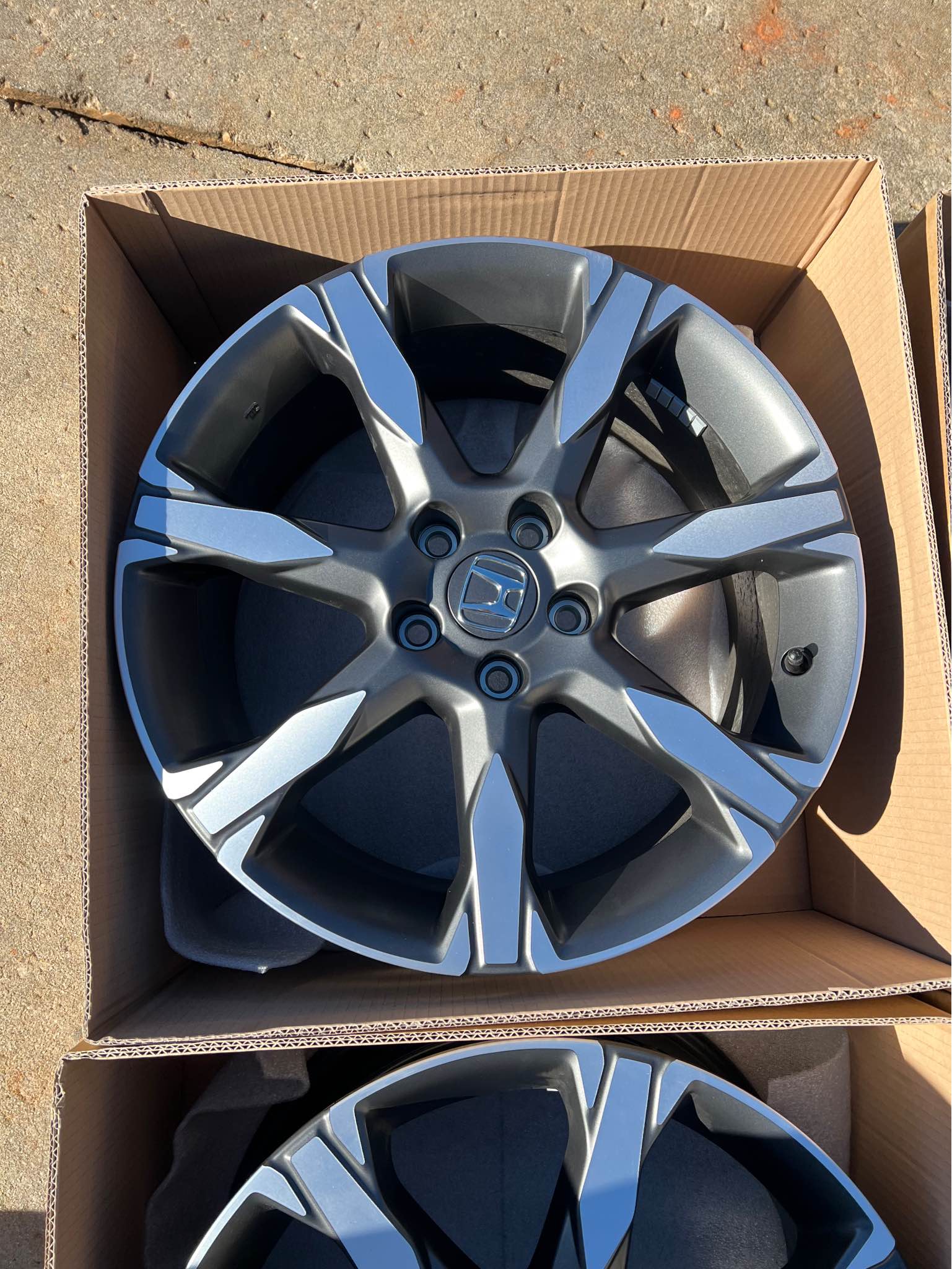New 18 x 8 Machined Smoked Black Alloy Wheel Rim 2022-2025 for Honda