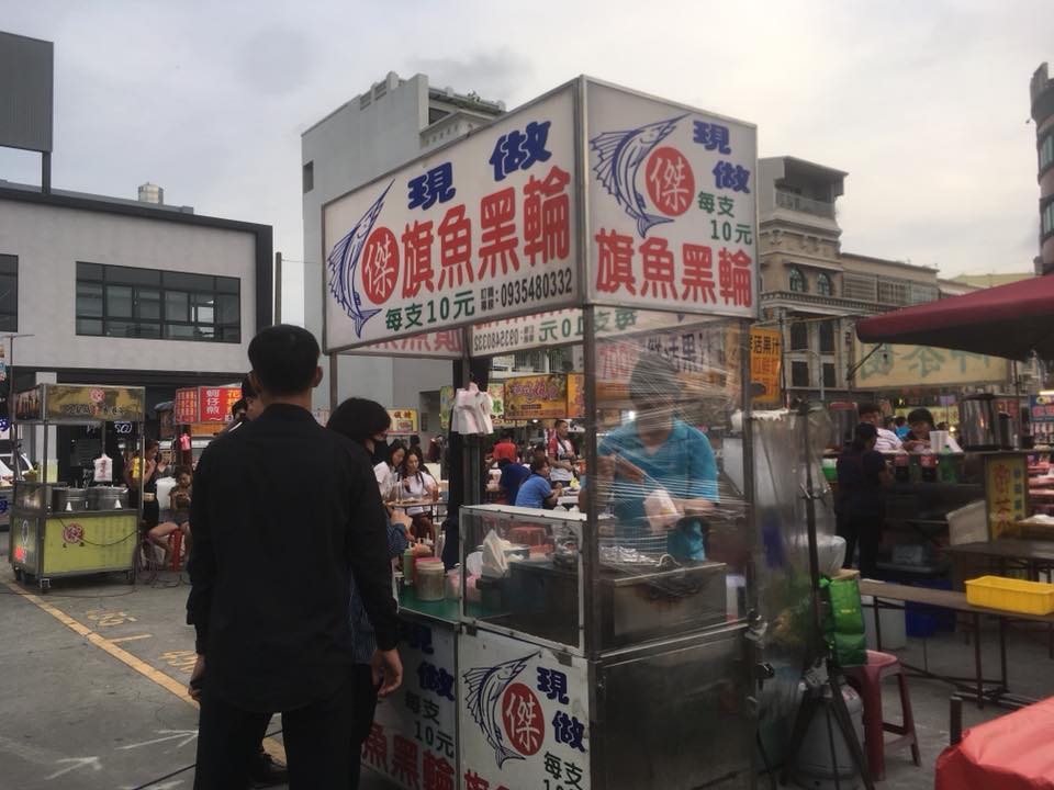 高雄透可 岡山中山夜市週一前站麥當勞寶雅旁空地聽說這幾攤都好吃 鮮蝦手捲 旗魚黑輪 三杯滷味 Facebook