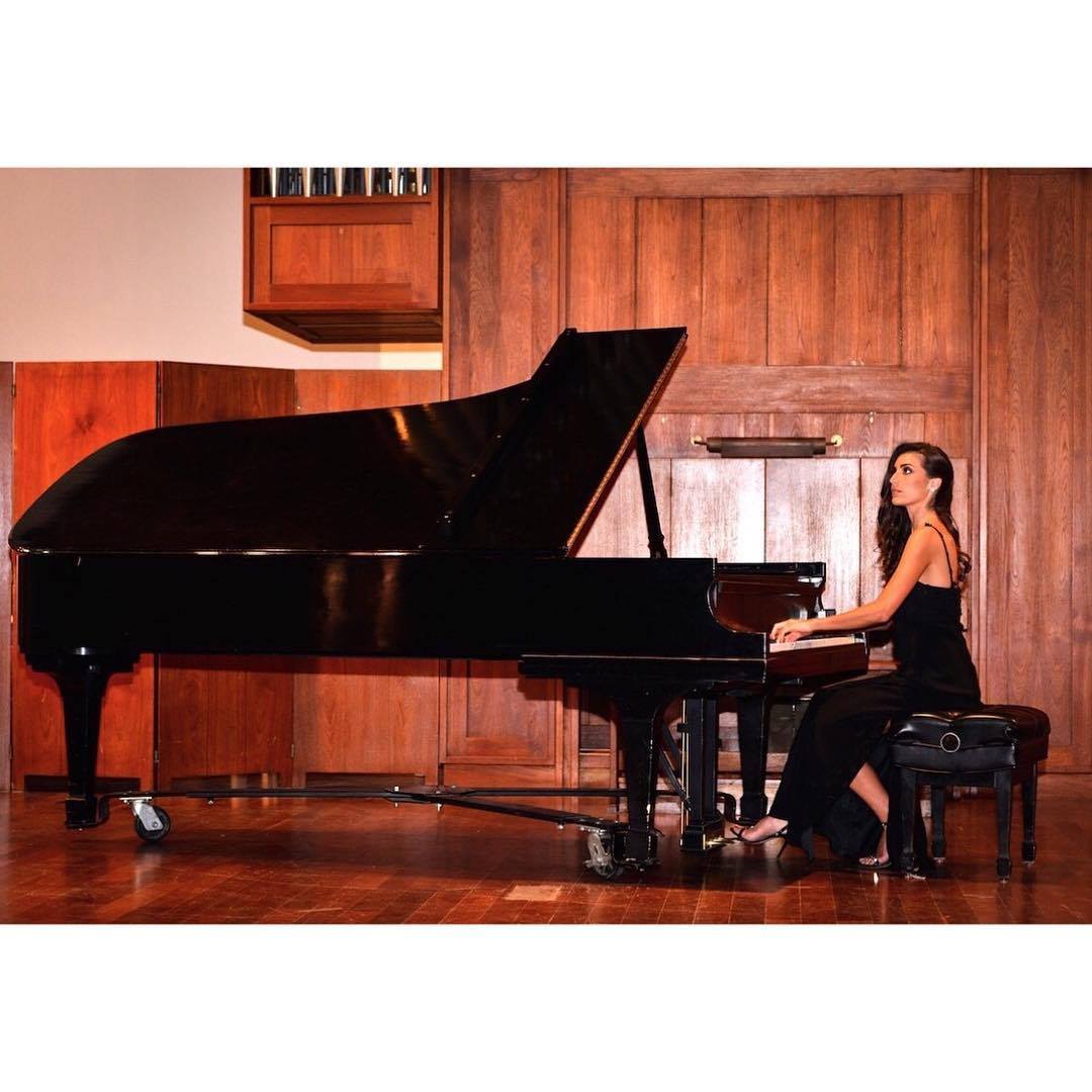 Kira Azar pianist