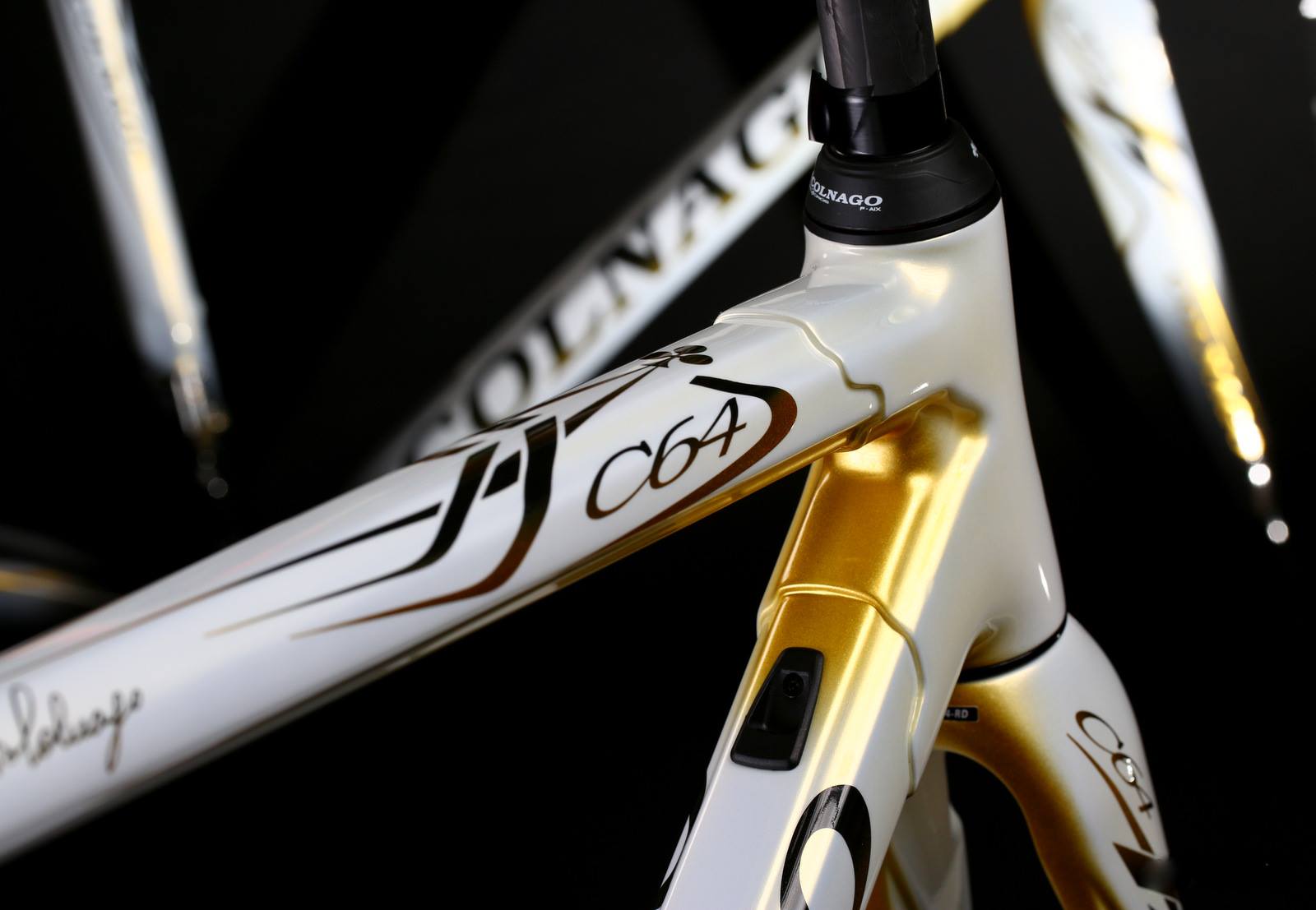 Ciclicorsa.com - The C64 frame is fully hand made in...