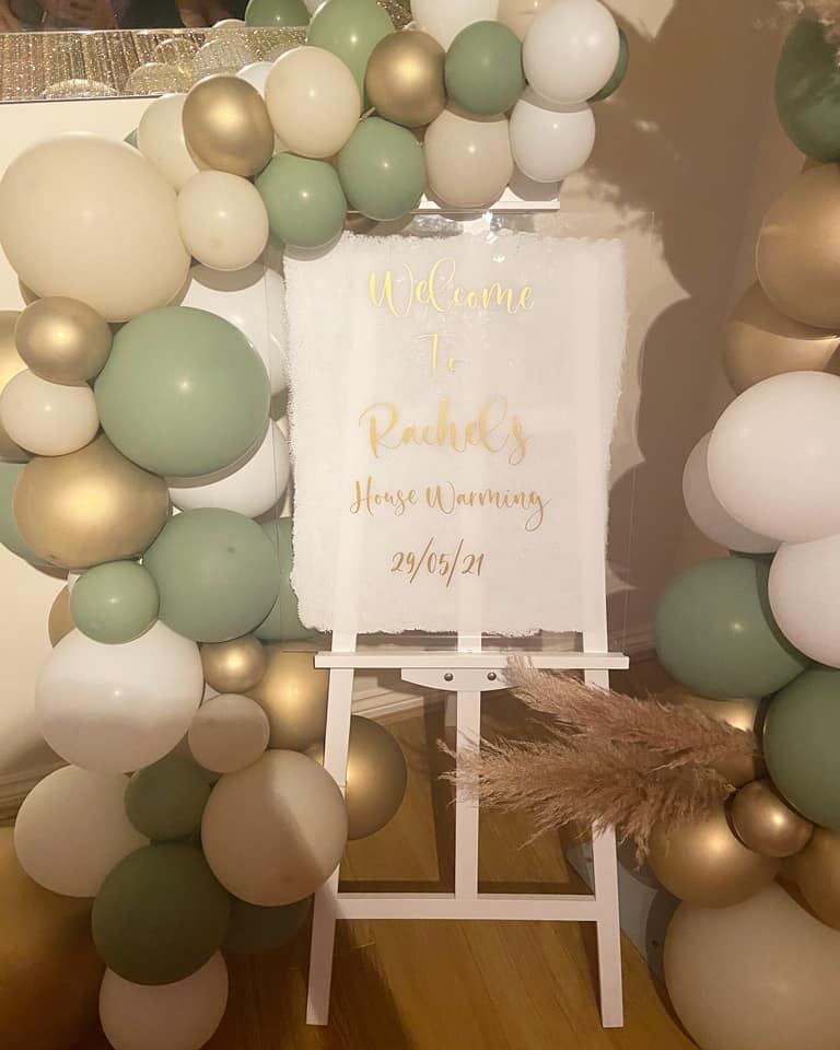 Personalised welcome sign with balloon... - Balloons By Mash