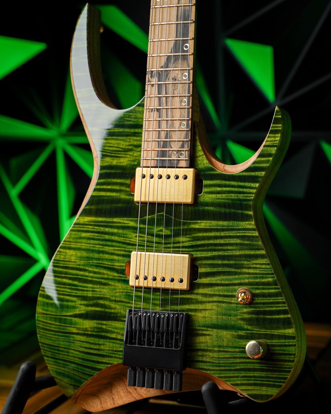Kiesel - DC127 Deep umber over flamed maple top on mahogany body