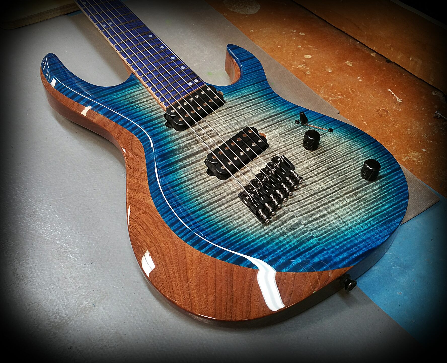 Kiesel - AM7 (Aries Multiscale) in deep blue calinburst over