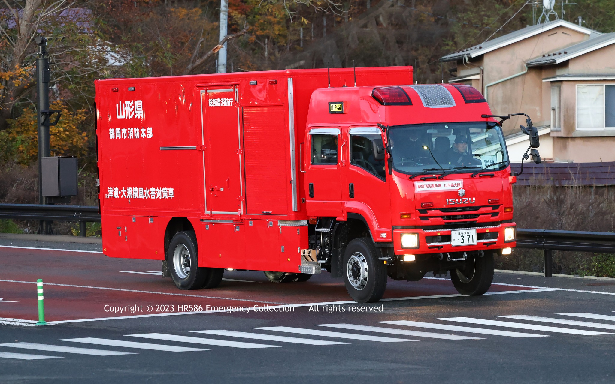 HR586 - [練馬800 す9648] [警視庁 特科車両隊] [特型警備車]