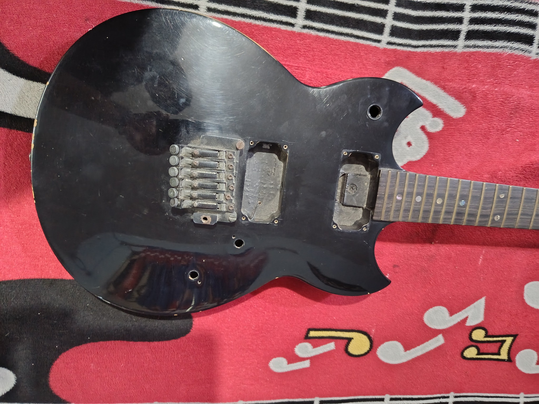 Restoring a Yamaha SG 1300TS guitar