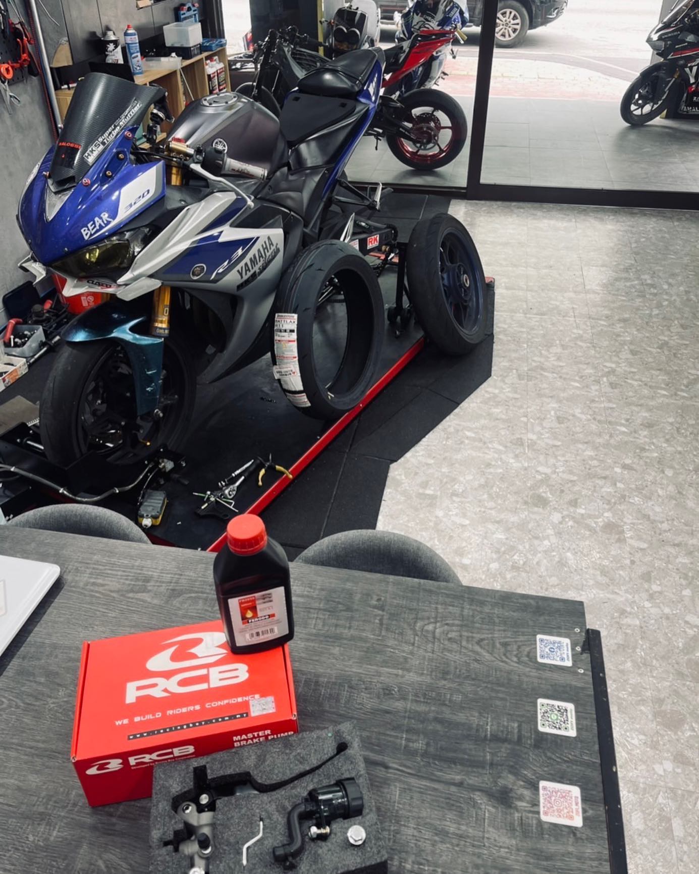 ZOFI moto - RCB煞車直推總泵 R11輪胎更換 FERODO5.1煞車油 #yzfr3 #yamaha... | Facebook