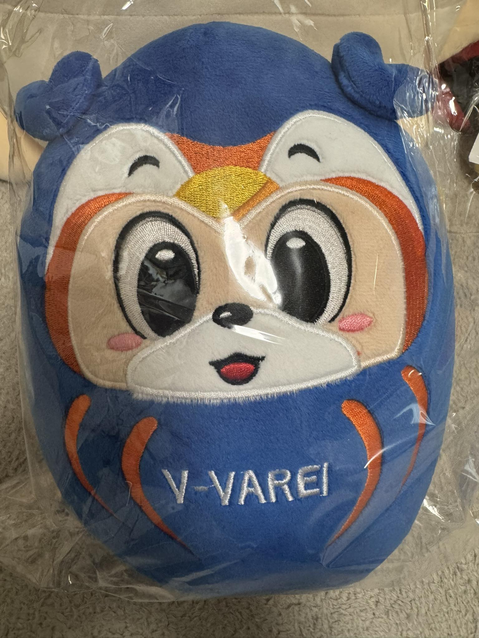 ヴィヴィくんのダルマ型のぬいぐるみ買いました！かわえぇ?