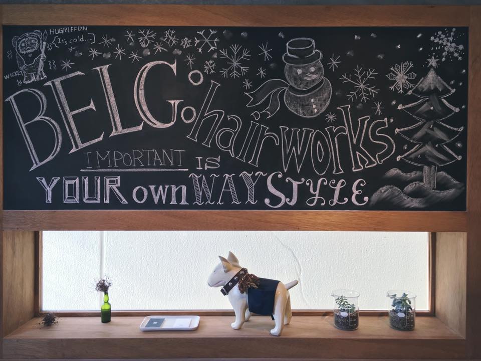 Belg Hairworks お店の黒板アートを冬仕様に デザインから 文字のフォント 毎回登場するあのキャラクターまで スタッフみんなで作りました ご来店の際は 是非みて下さいね Facebook