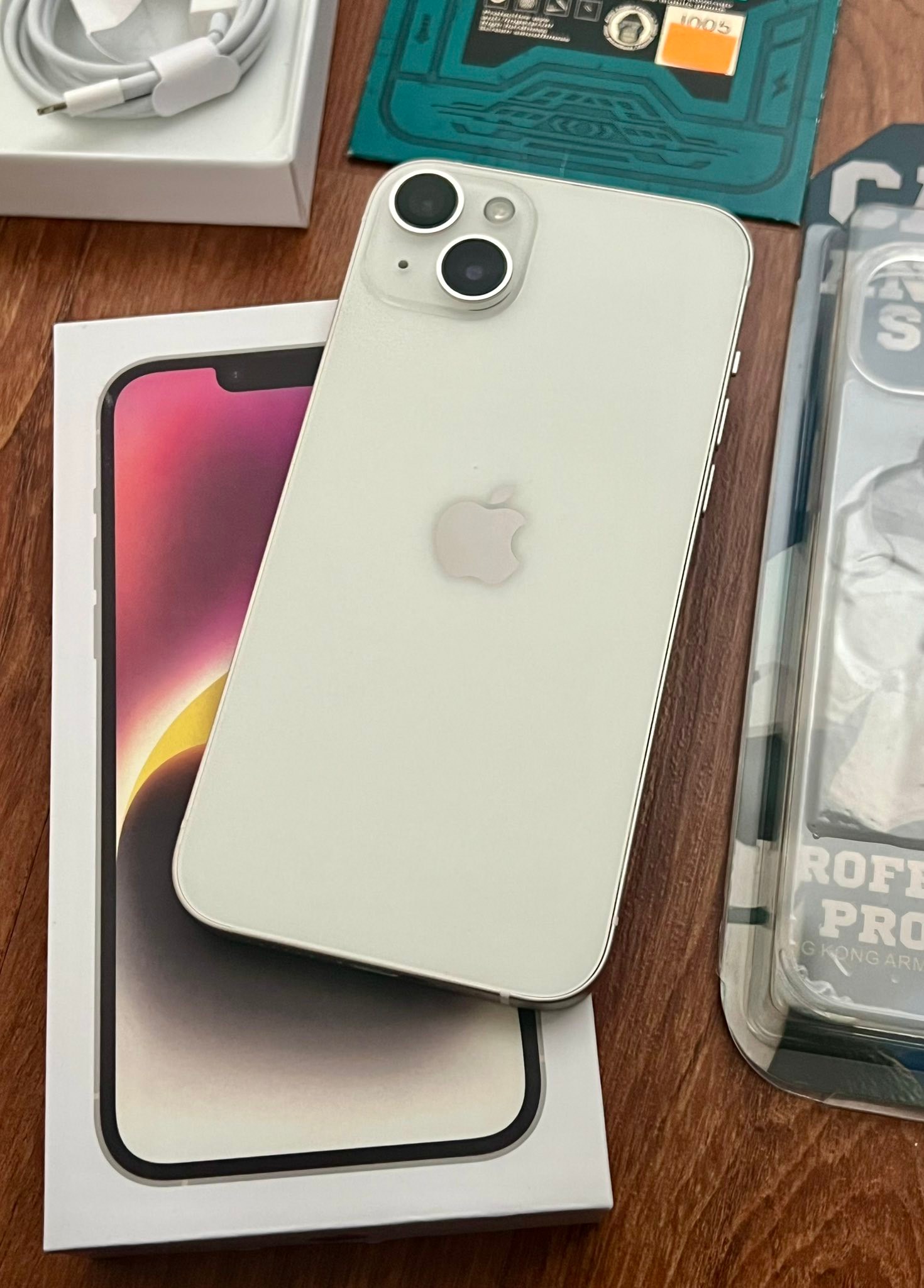 IPHONE 14 PLUS 256GB STARLIGHT - Comes with charger & box - Apple 