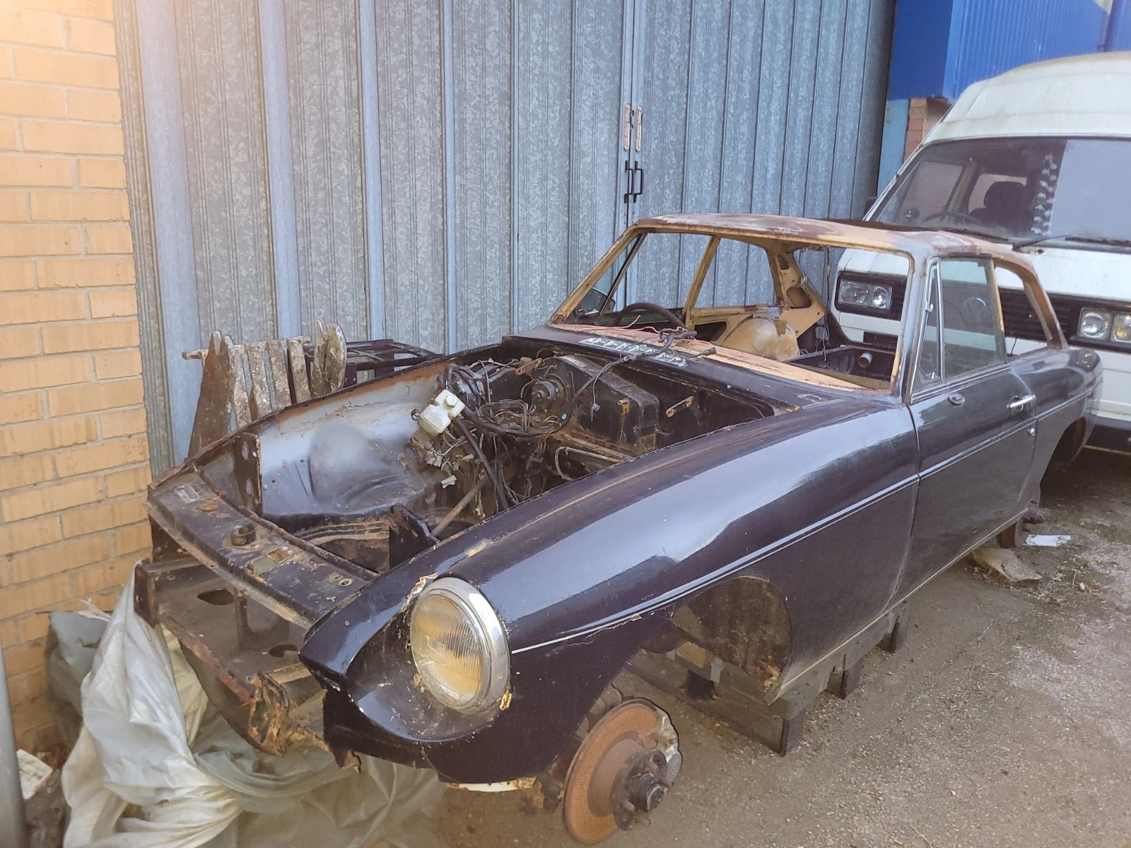 Restoration Barn Find Car Projects UK - Daimler V8 250 (Jaguar) Mark 2 ...