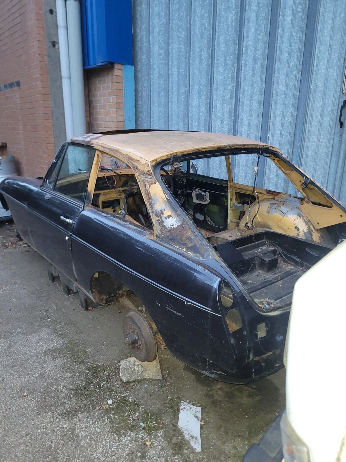 Restoration Barn Find Car Projects UK - Daimler V8 250 (Jaguar) Mark 2 ...