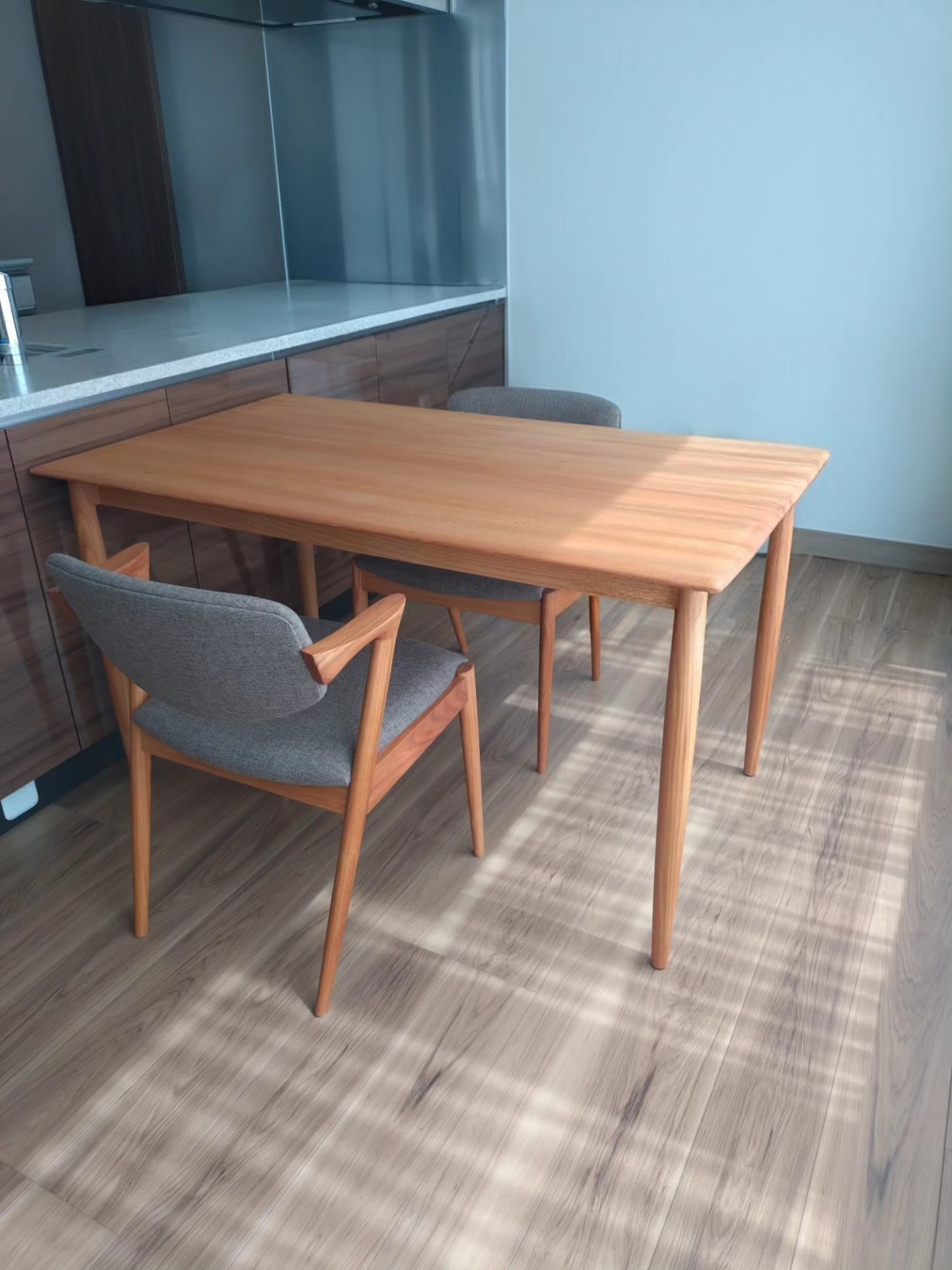 No42 欅 UNI dining 1300☓750 欅 をお届けさせて頂きました。 カイ