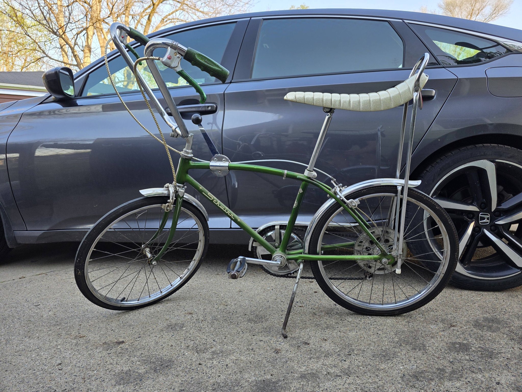Cool 1968 Schwinn Sting-Ray fastback 5 speed we picked up.