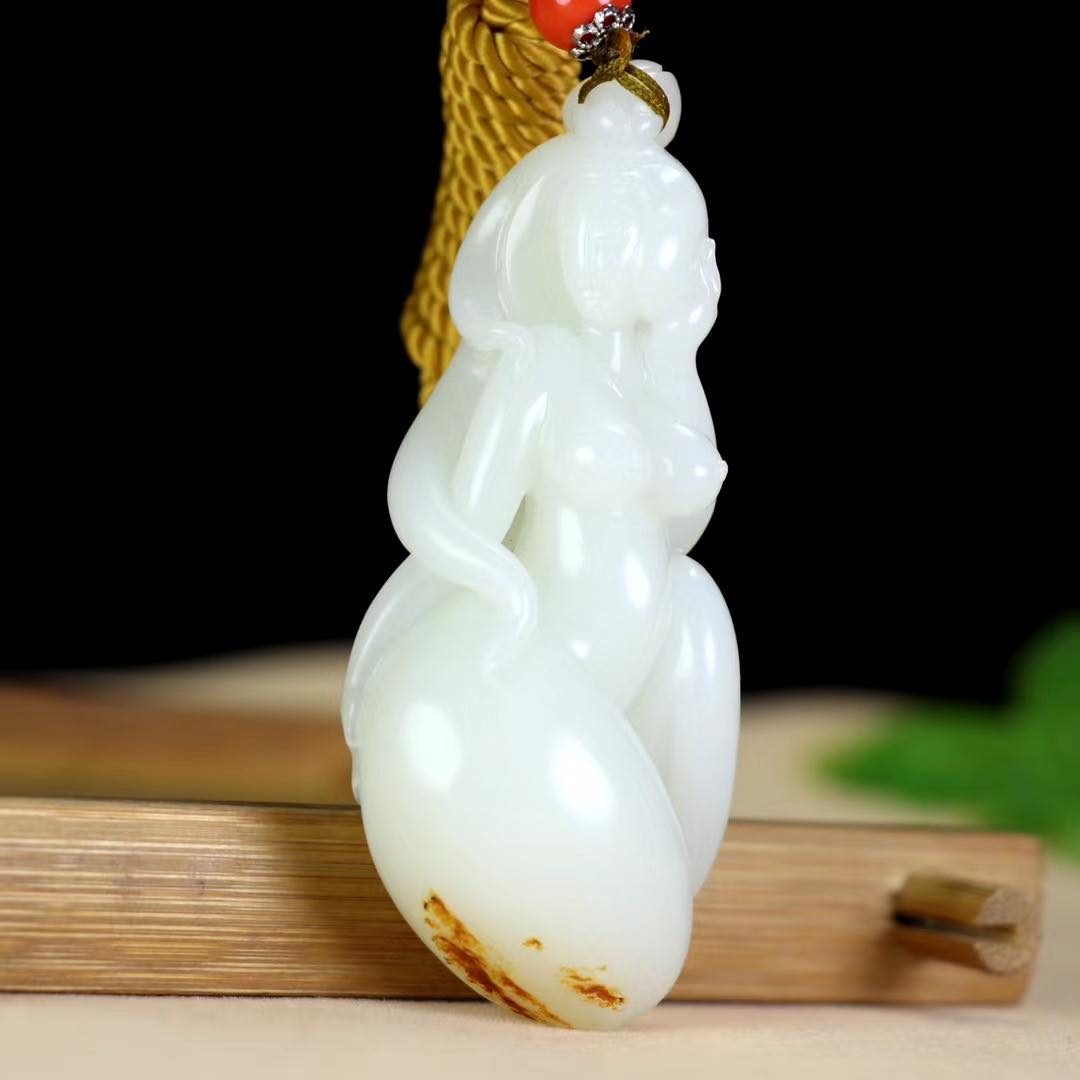辉家翡翠精雕艺术馆- 辉家翡翠精雕艺术馆added a new photo.
