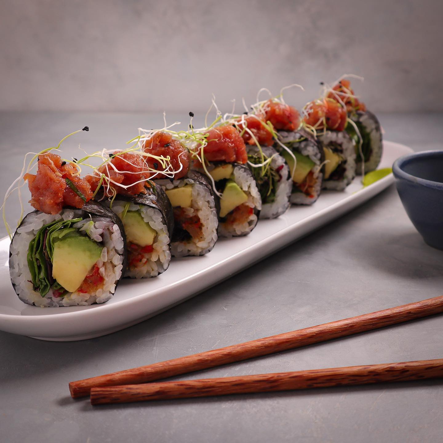 Fishpac - • Bahamas • Roll hosomaki, atún, aguacate, hojas...