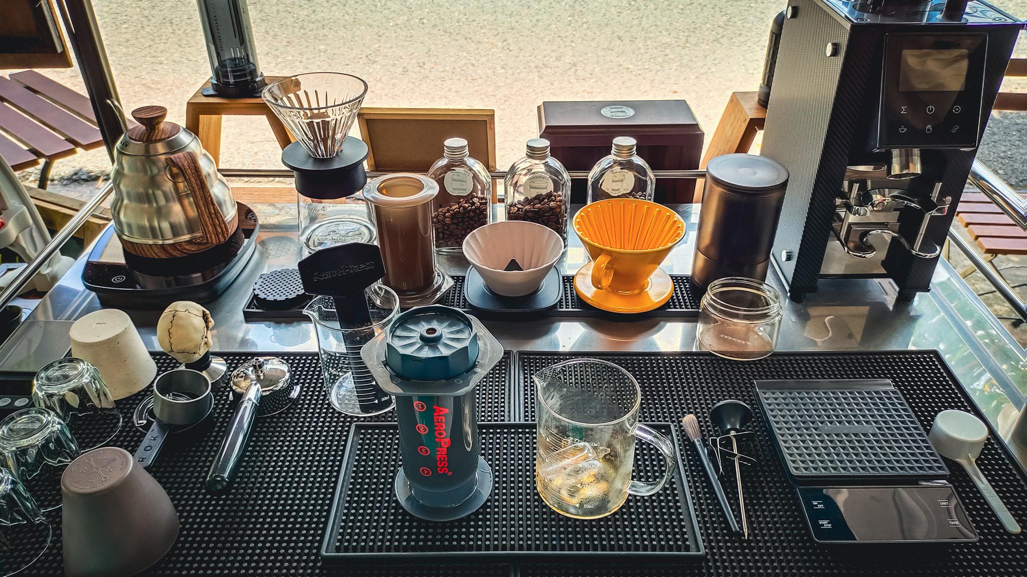 เพิ่มความจัดจ้านด้วยฝาแต่ง... - Caffeine Lab & Slow Bar