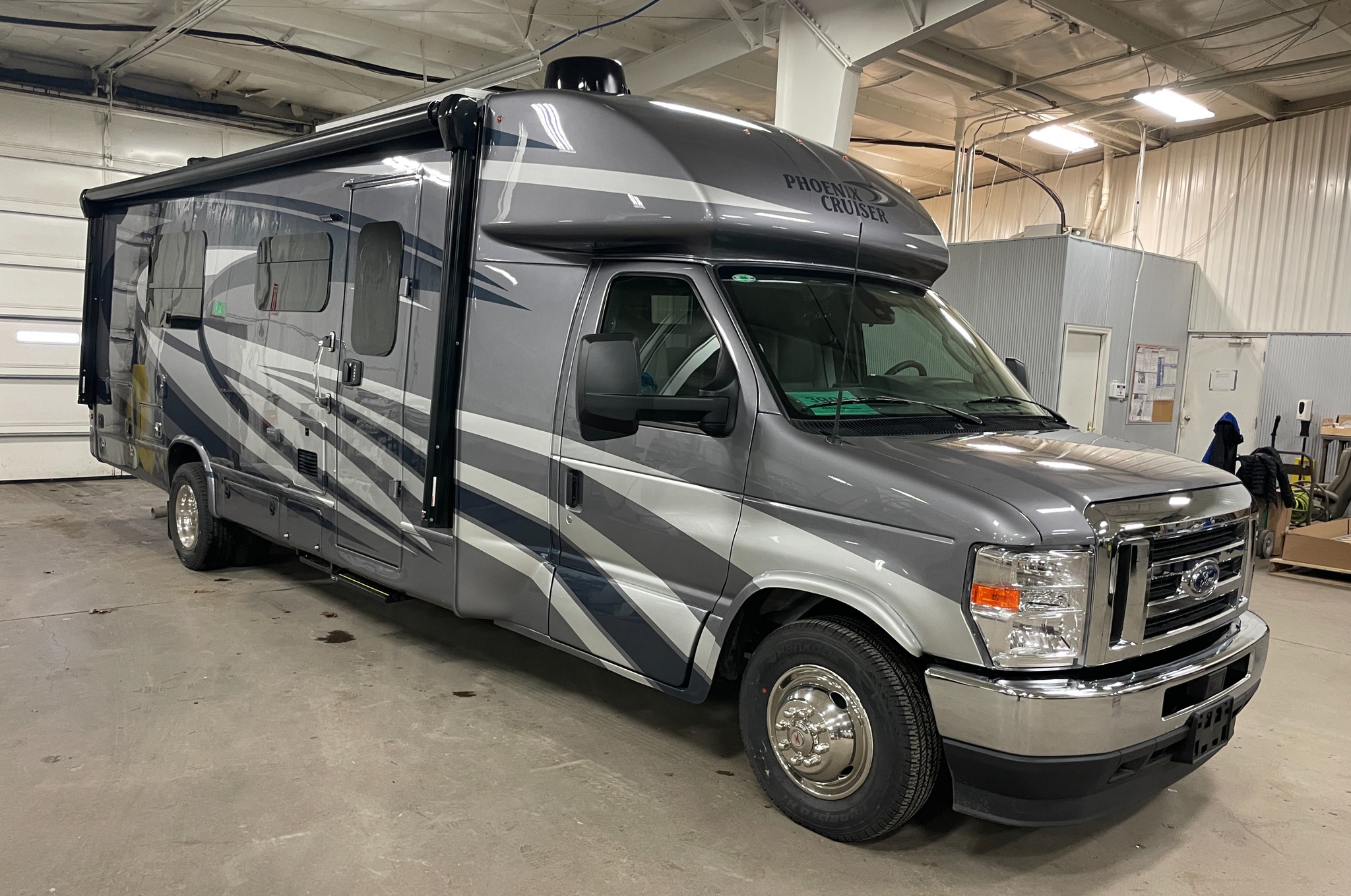 Phoenix USA RV - This Phoenix Cruiser 2552 was built to... | Facebook
