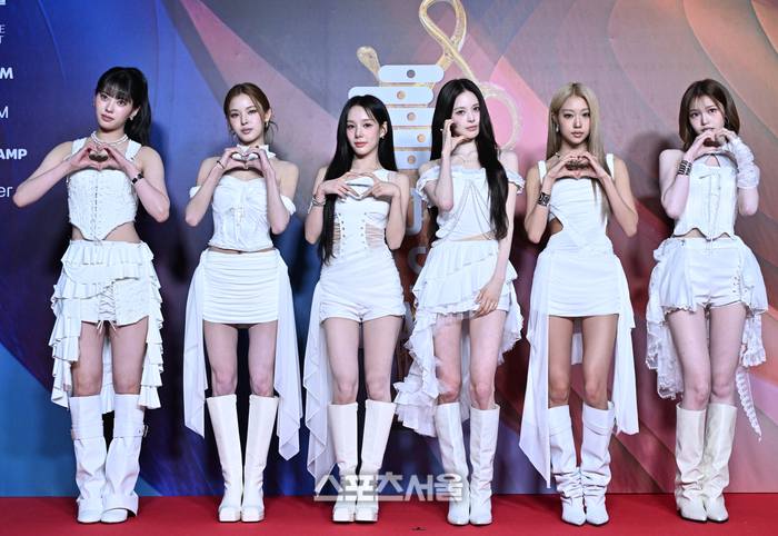 IZNA, LE SSERAFIM, KiiiKiii and H2H for 35th Seoul Music Awards