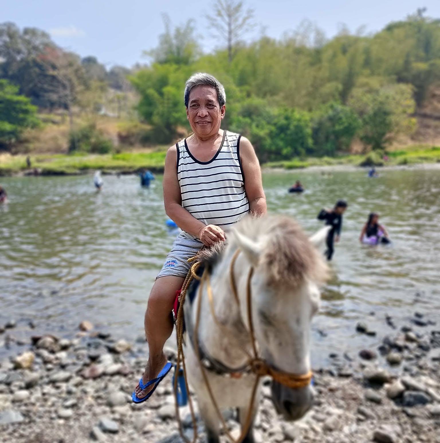 Habang nagvi video ako, may mga estudyante din na nag video para sa