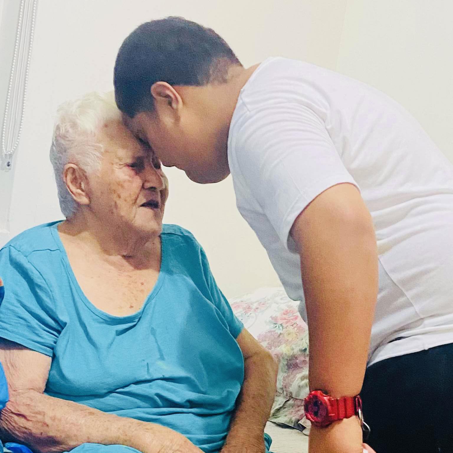 Kina Hoa Finau