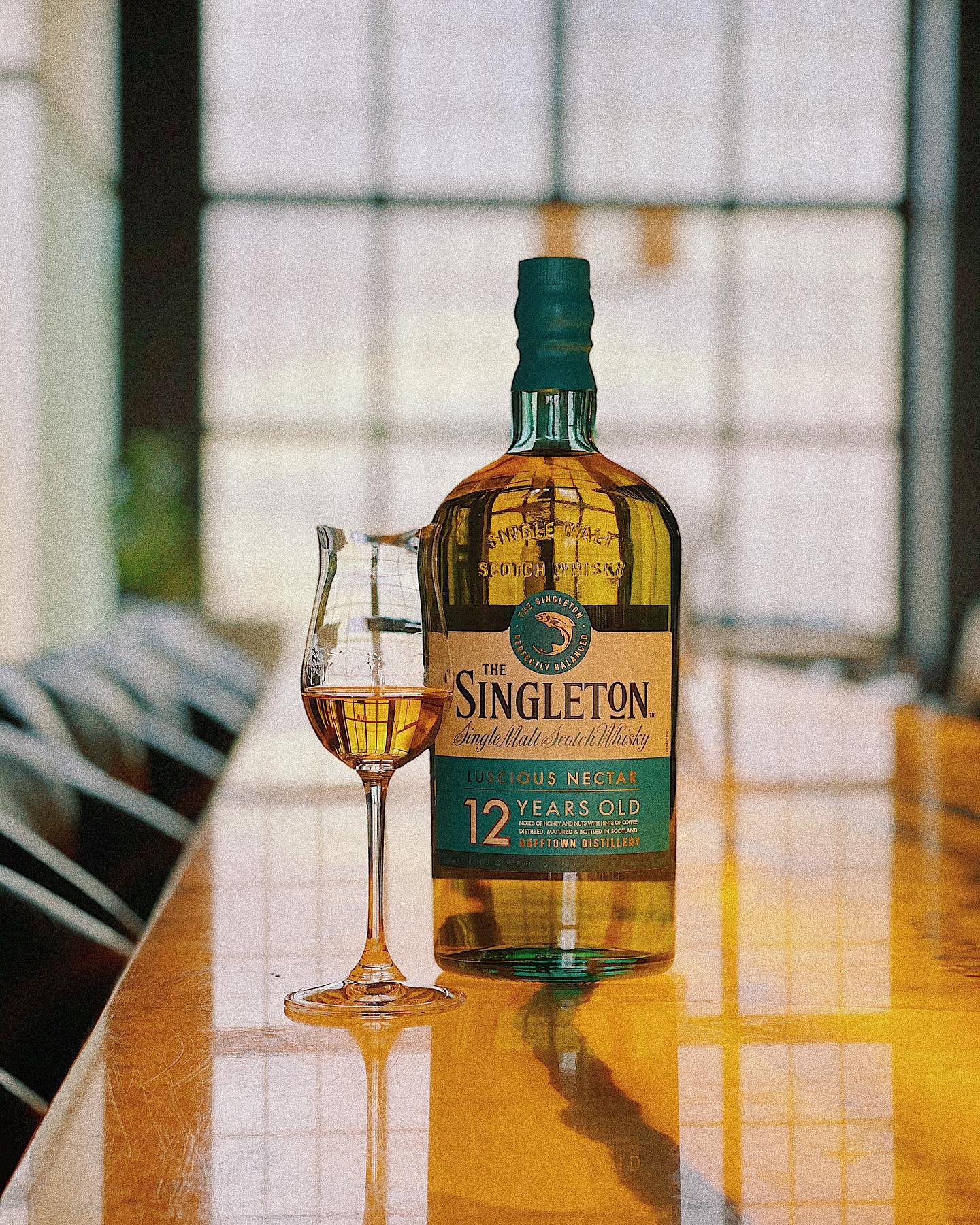 Singleton 12y 입니다. ⠀ 싱글톤의 병 모양은 힙... - Coffee Bar K Team