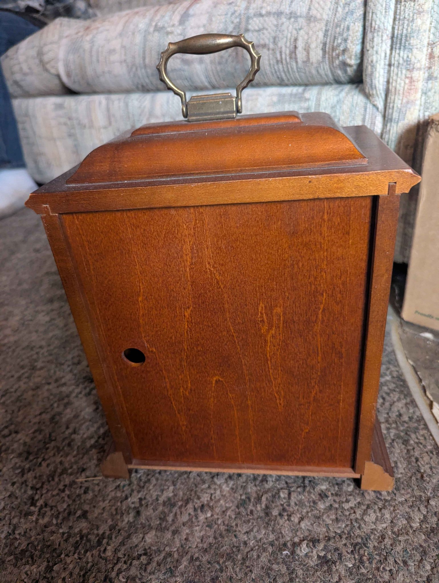 Howard Miller clock co. - Desk, Mantel & Shelf Clocks - Wisconsin Dells ...