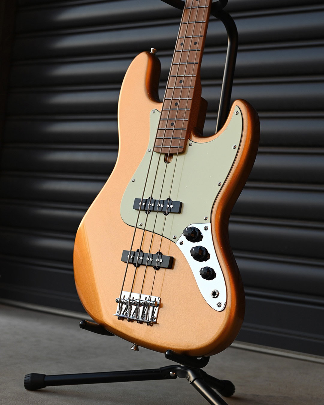 Bacchus BJB-1-RSM（UNIVERSE SERIES） Bacchus BJB-1-RSM bass guitar in new gold color variation