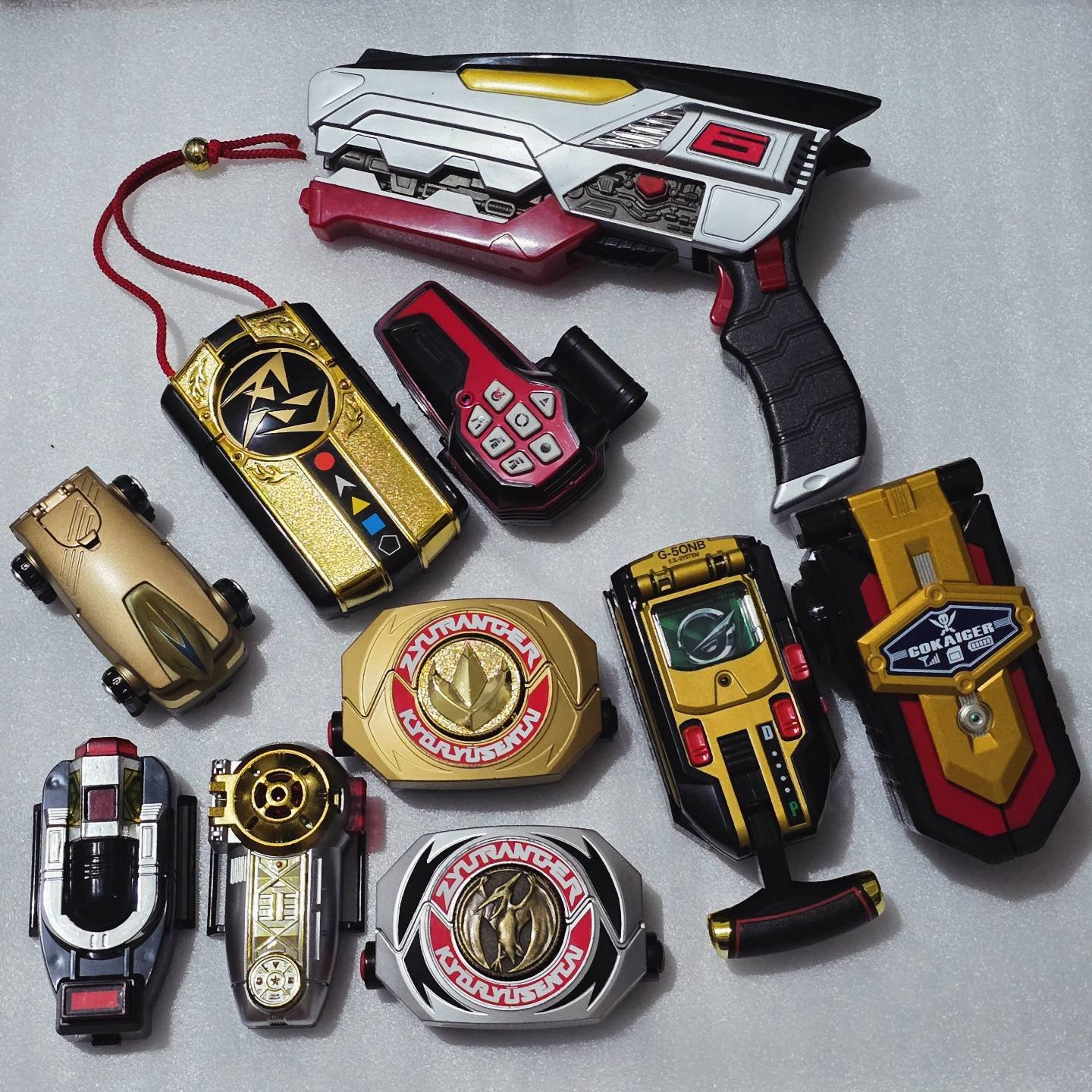 ガイザー・キャラレン・ファイヤー Hero - This is extremely rare Wolzard Fire Uza Phone. Only 20 were