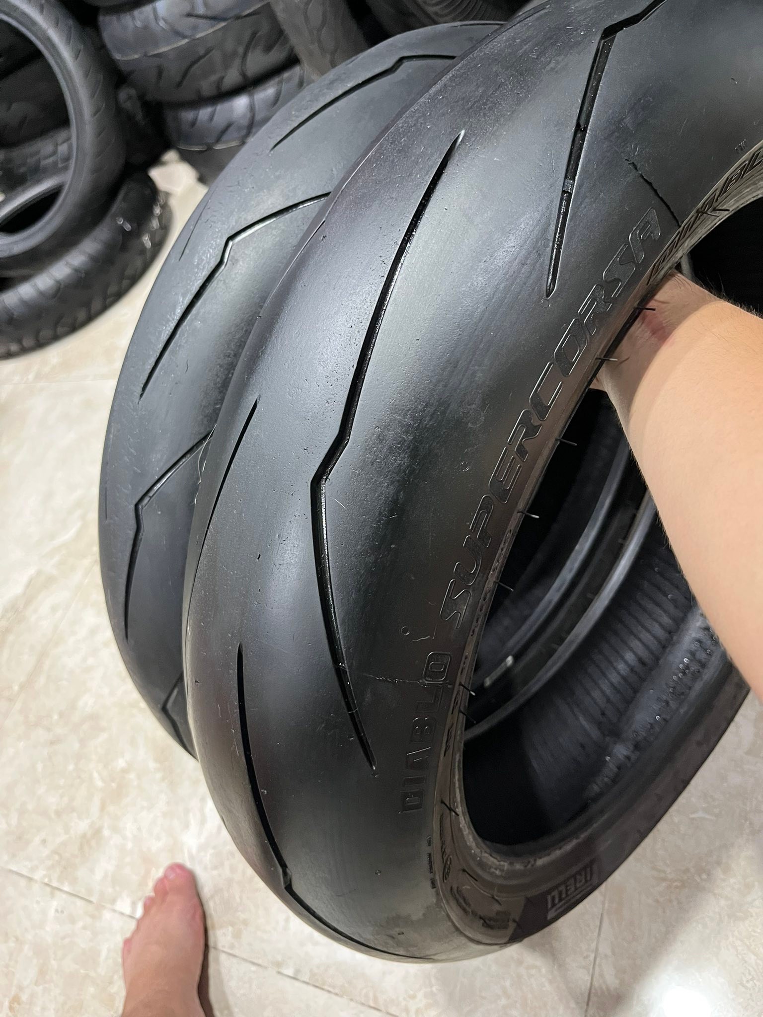 Pirelli Supercorsa V3 120-160 lướt keng 97%, chưa vá lủng, date 