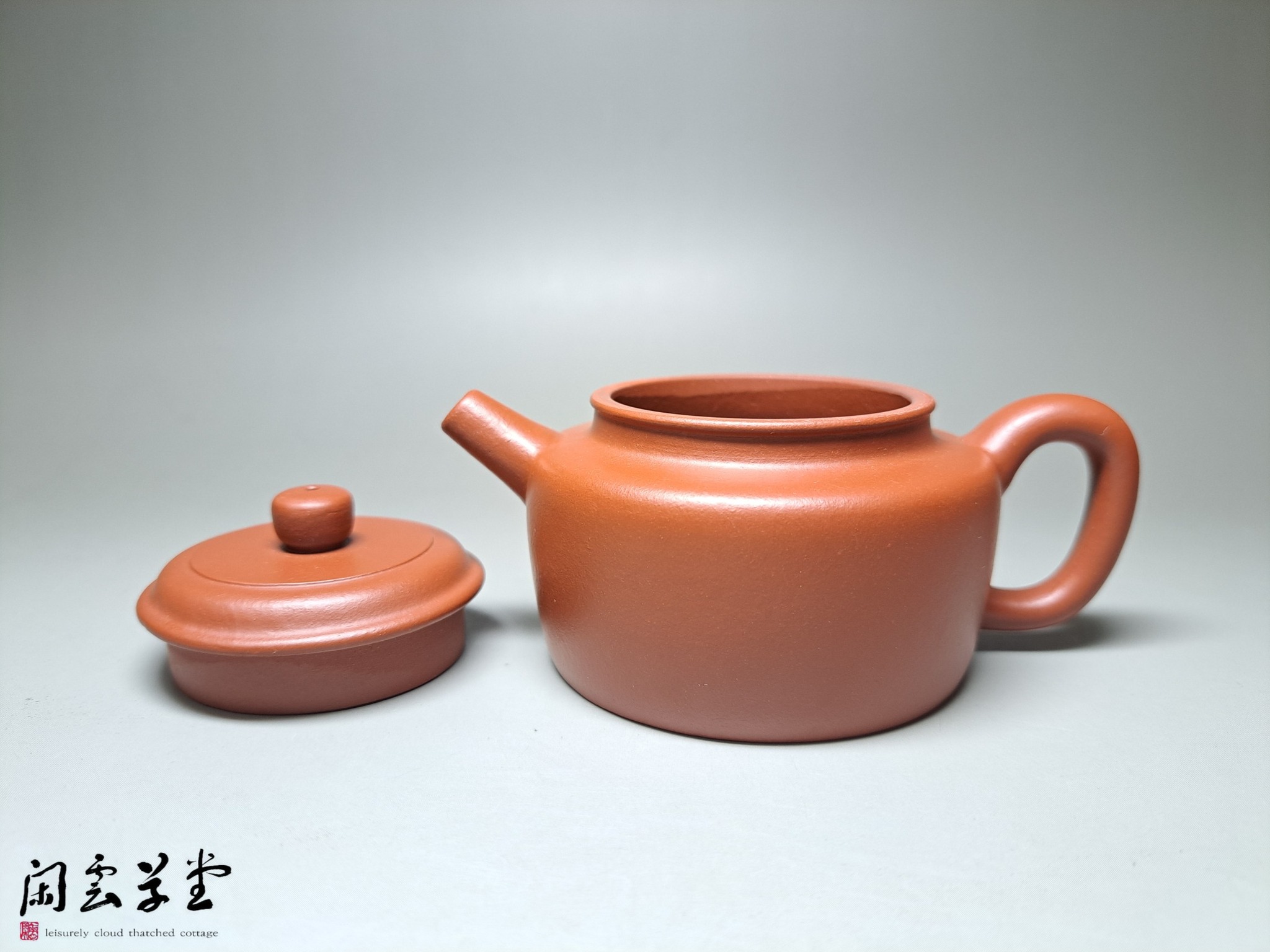 一廠。王惠芳，三足菊肩。 職稱：中國宜興紫砂工藝一廠陶手年代： 1993