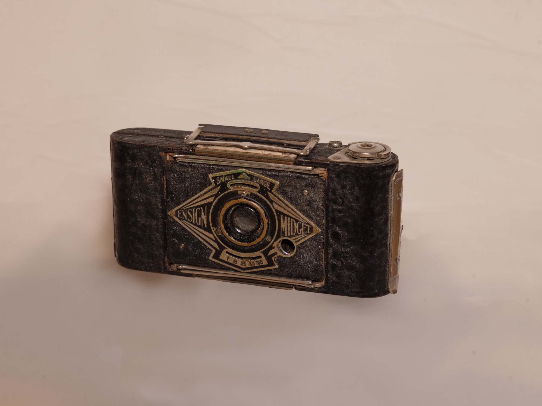 Ensign Midget Model 33, my first vintage camera find
