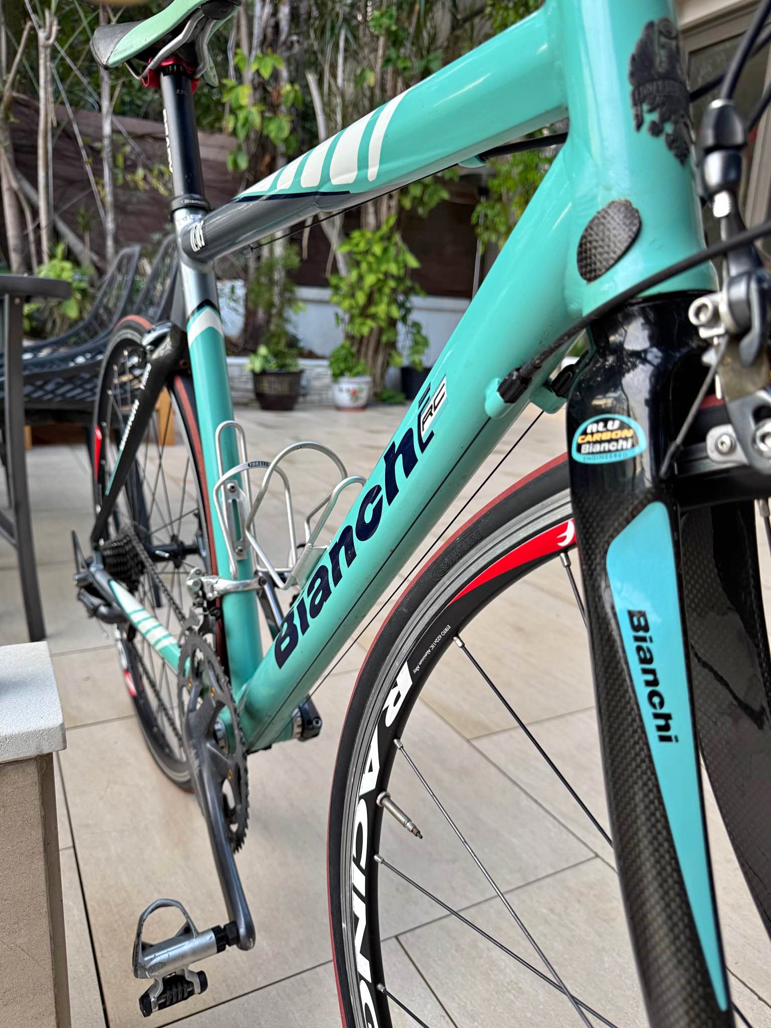 bianchi bicycle hong kong Milano Altus This new formula is 20% lighter than the previous generation and perfectly works in concert with the reshaped seatpost to reduce vibration The Tour de France Climbing