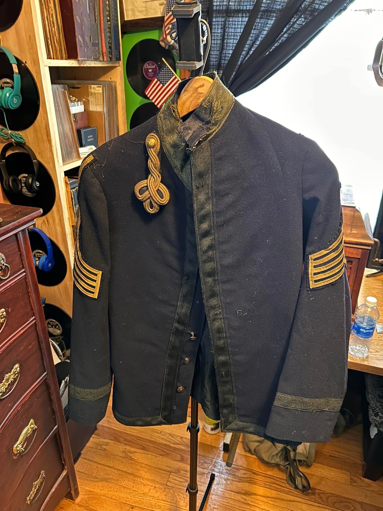 What type of uniform is this M1895 and what do the insignias mean?