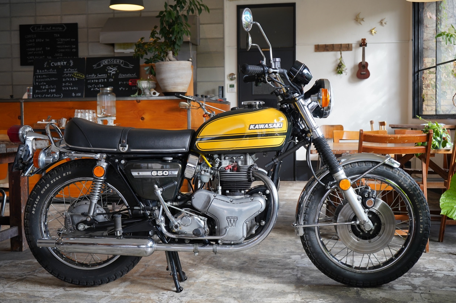 1974-1975 KAWASAKI 650-RS W3 BROCHURE JAPAN | Classic motorcycle
