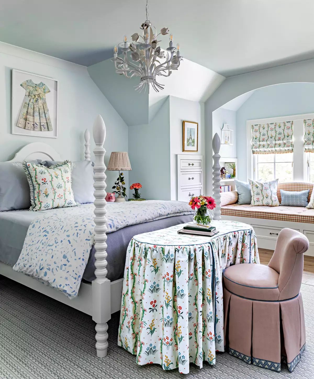 Karen's - Interesting setup at the foot of the bed. Home of Katy Lyall ...