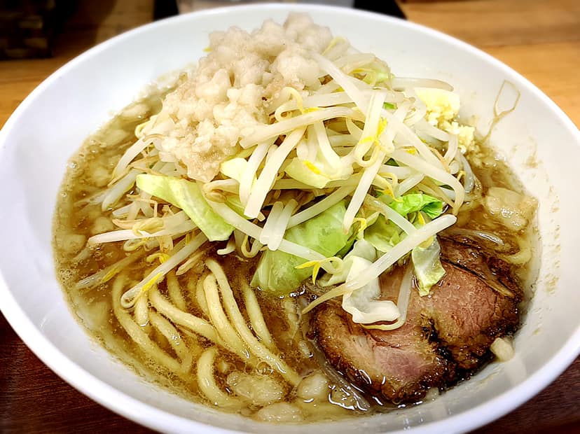 能代市二ツ井町 カミカゼ 小ラーメン 650円 背脂増し、ニンニクTPは