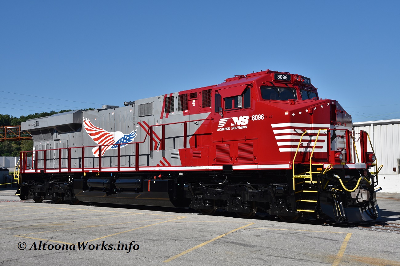 AltoonaWorks - 07/1995 - EMD Demonstrator SD80MAC 8000 fresh from