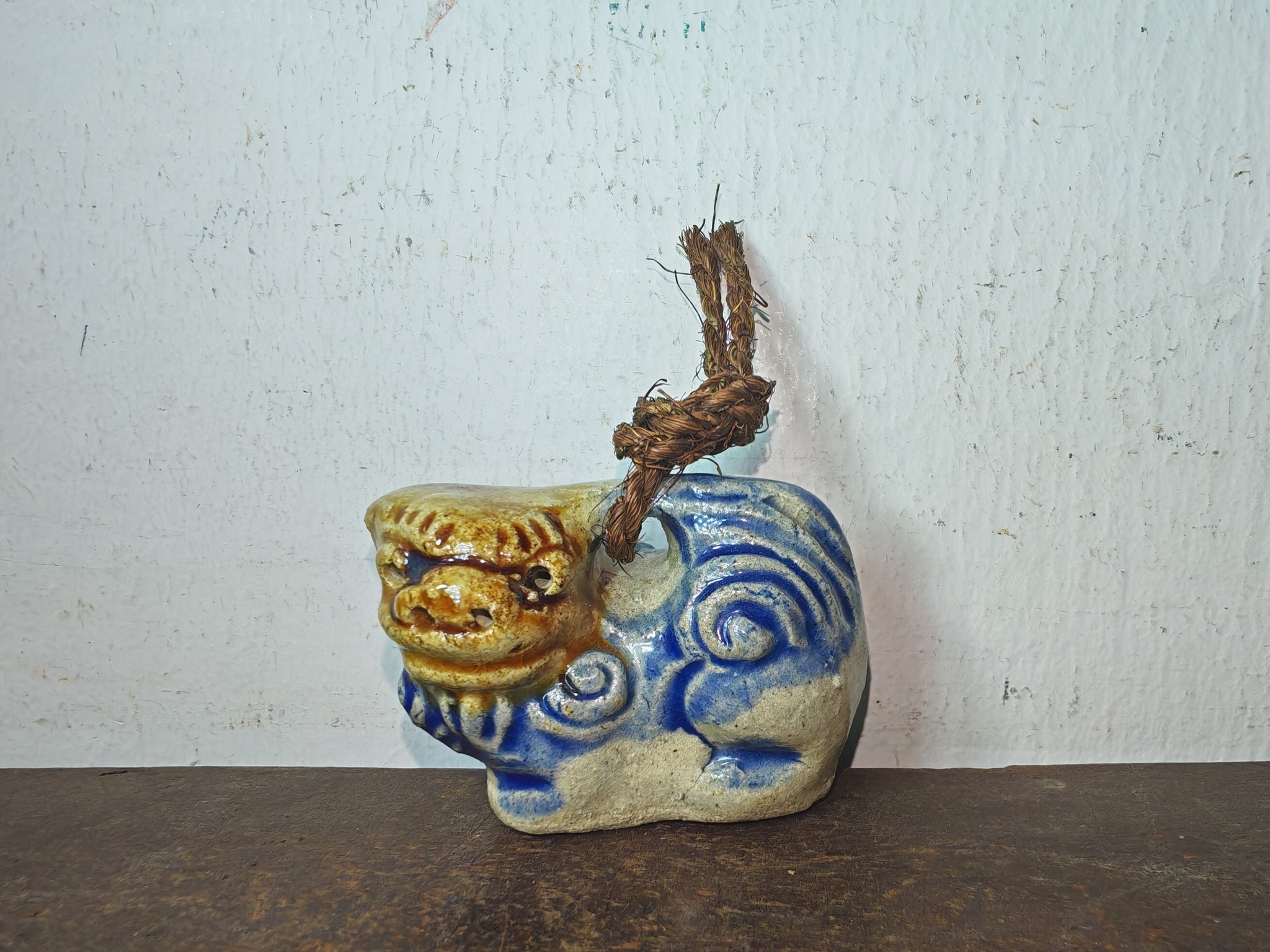 良杰茶坊- 今天特价。手工精美老陶制老狮子铃铛, 高3.7cm x 宽5.1cm