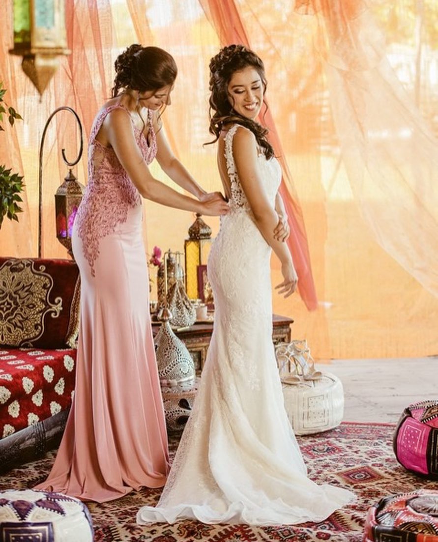 Russell's Elegance Vente et Location de robes de mariée. | Facebook