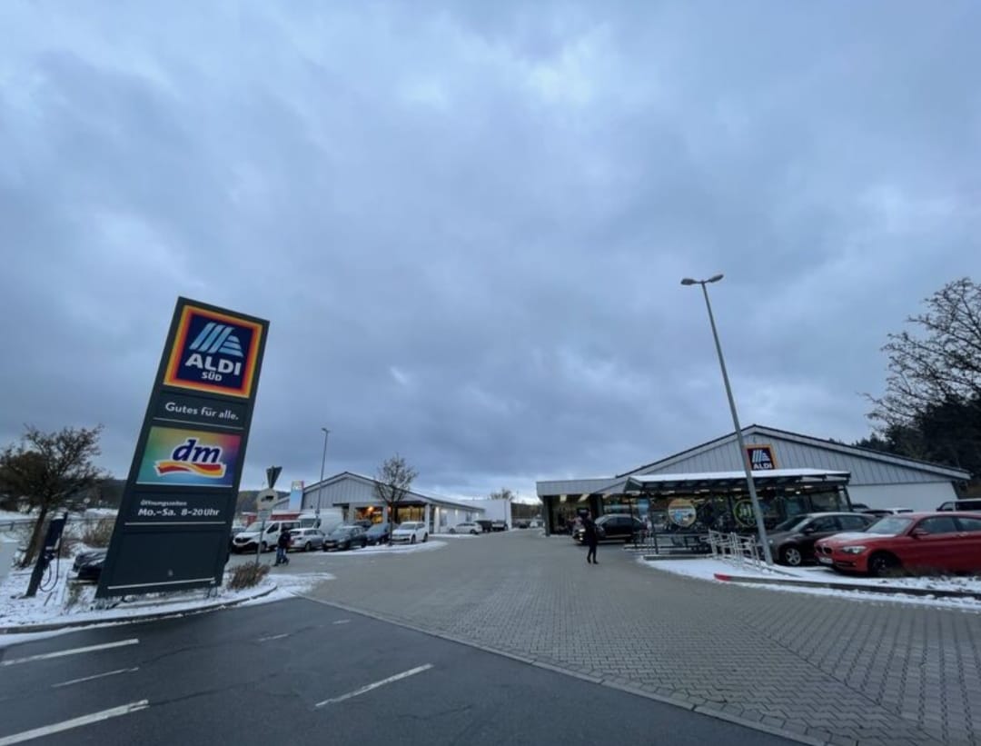 Werde ab sofort nur noch den dm Markt in Zwiesel besuchen. Riesiger Parkplatz und freundliches Personal. In Regen werde ich nur noch selten hinschauen. Deutlich kleinerer Markt und schwerer vom Parkpl