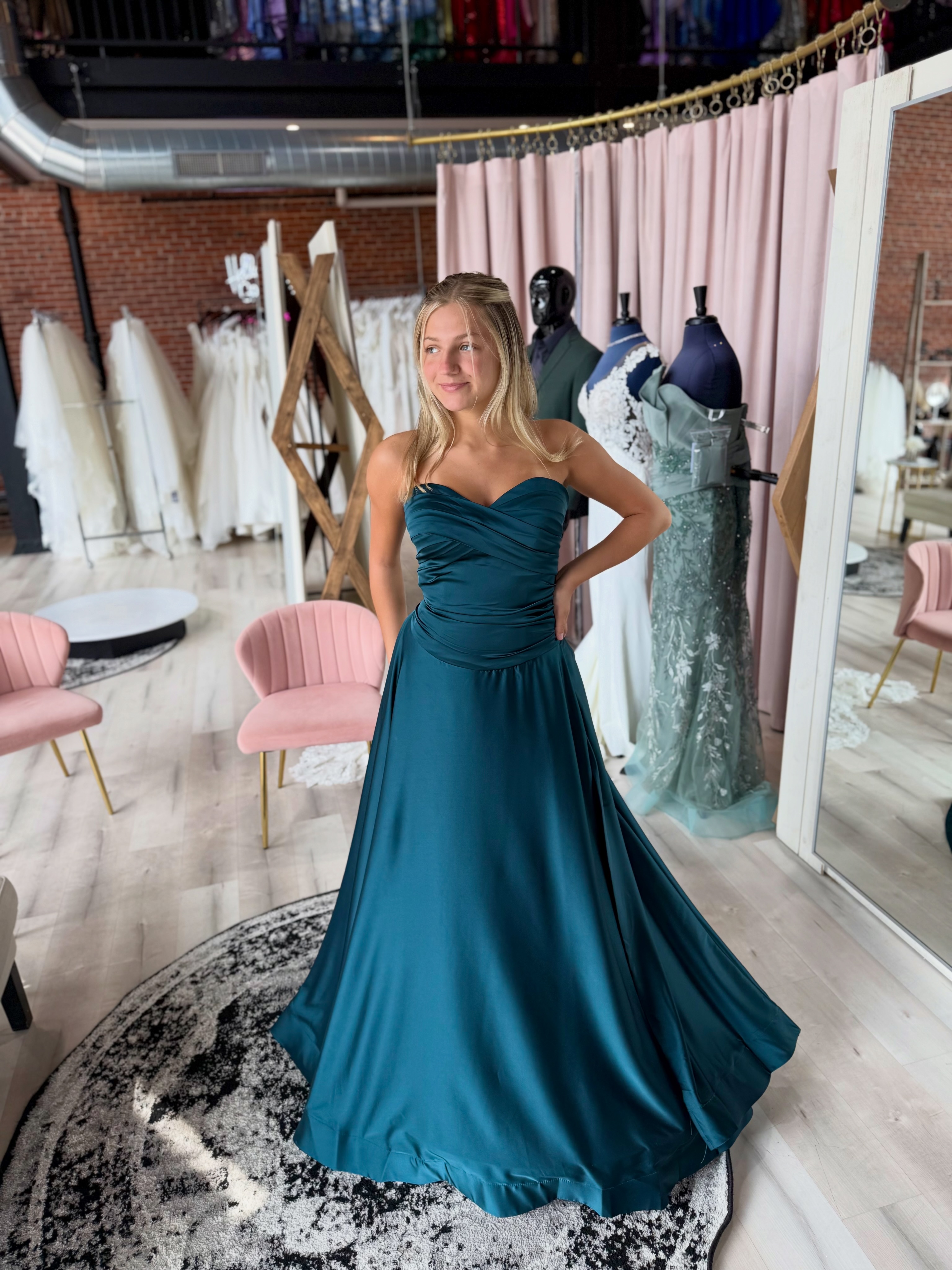 This drop waist A-line satin gown from La Femme Fashion is trending🔥 Perfect for wedding guests, formal events, and any occasion where you want to make a statement! The flattering silhouette and