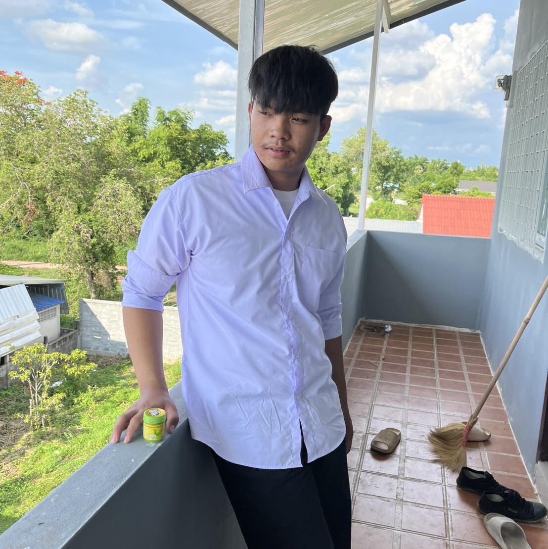 นอ นิน