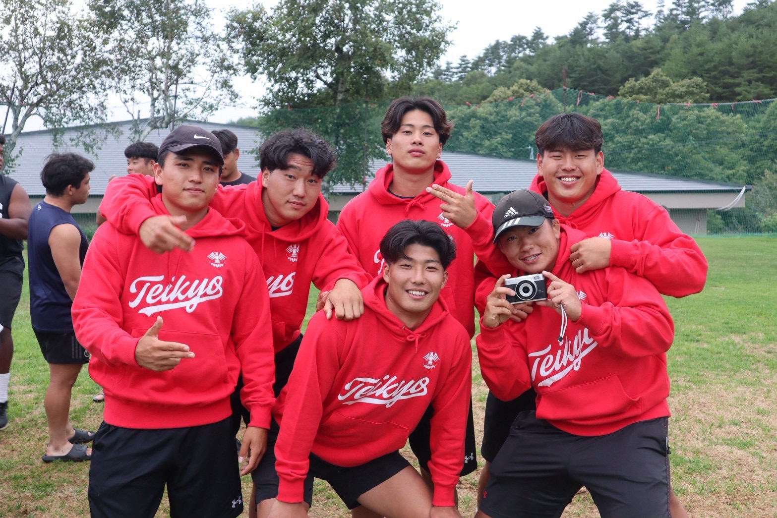 帝京大学ラグビー部のみんなが着用している2026年選手着用パーカーの