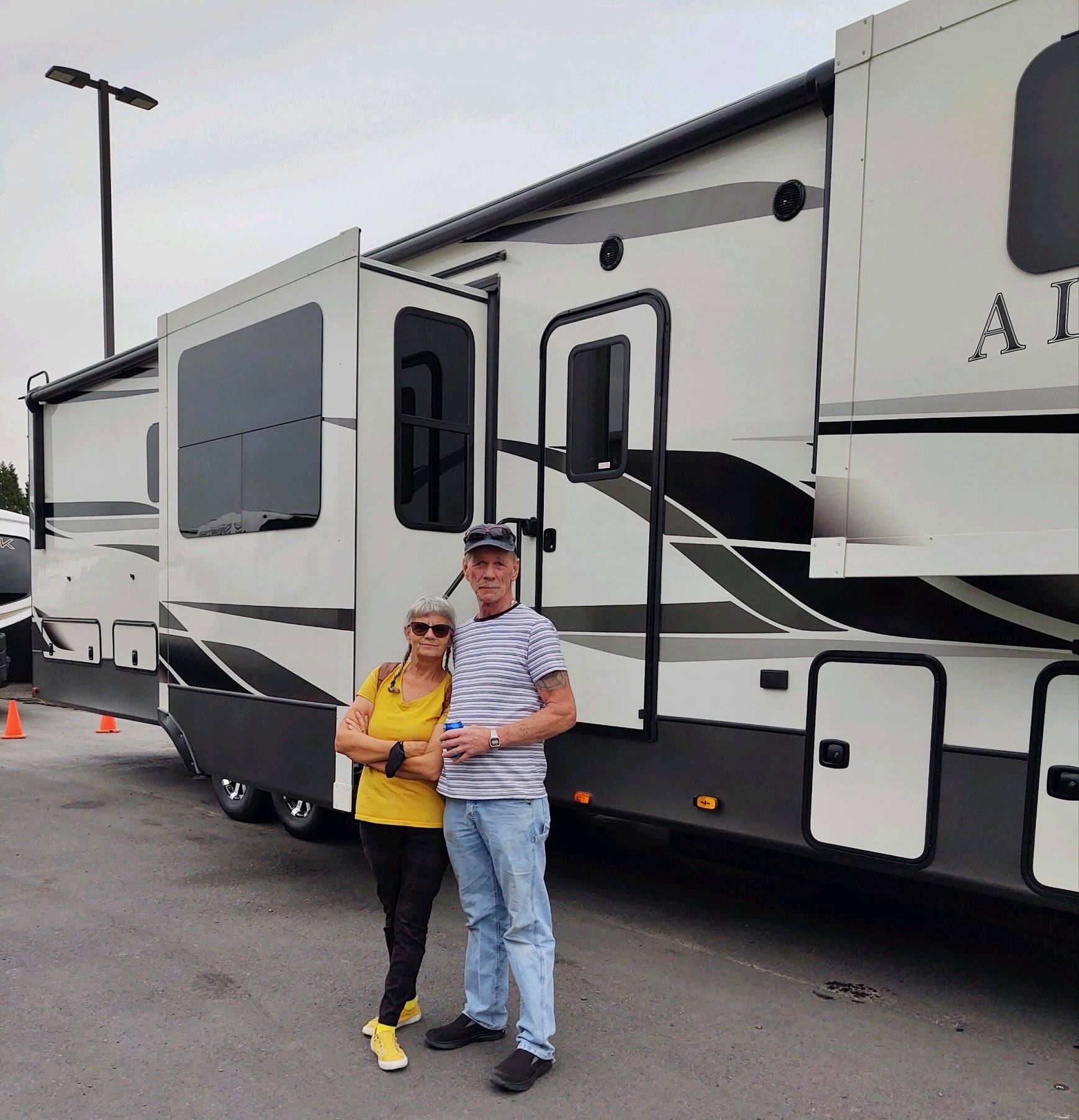 Congratulations to the Simpsons!!... - Central Washington RV