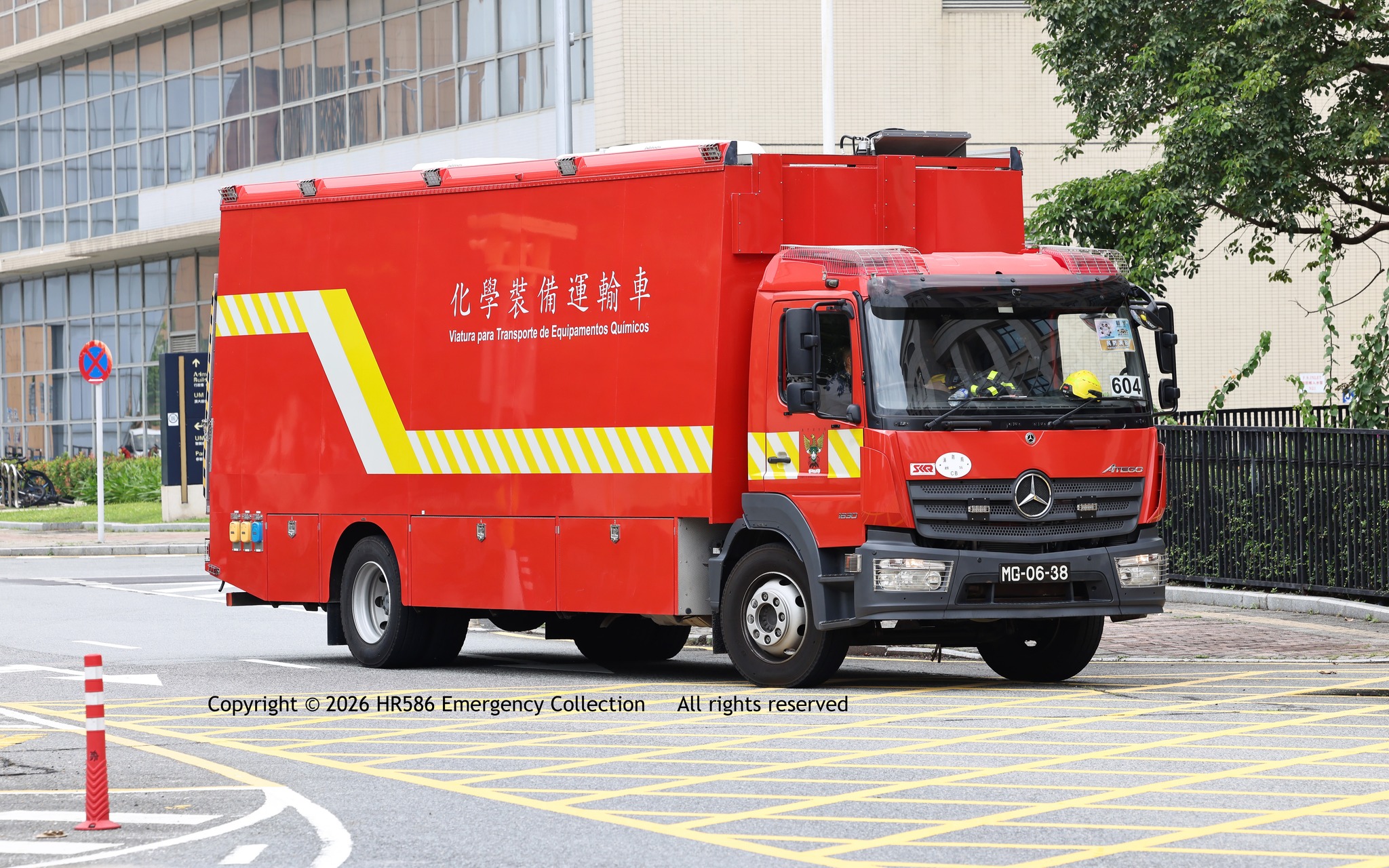 HR586 - [練馬800 は627] [警視庁 特科車両隊] [小型警備車]