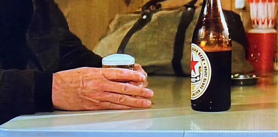 55年前の昭和46年5月のアサヒビールの新聞広告。高倉健が。