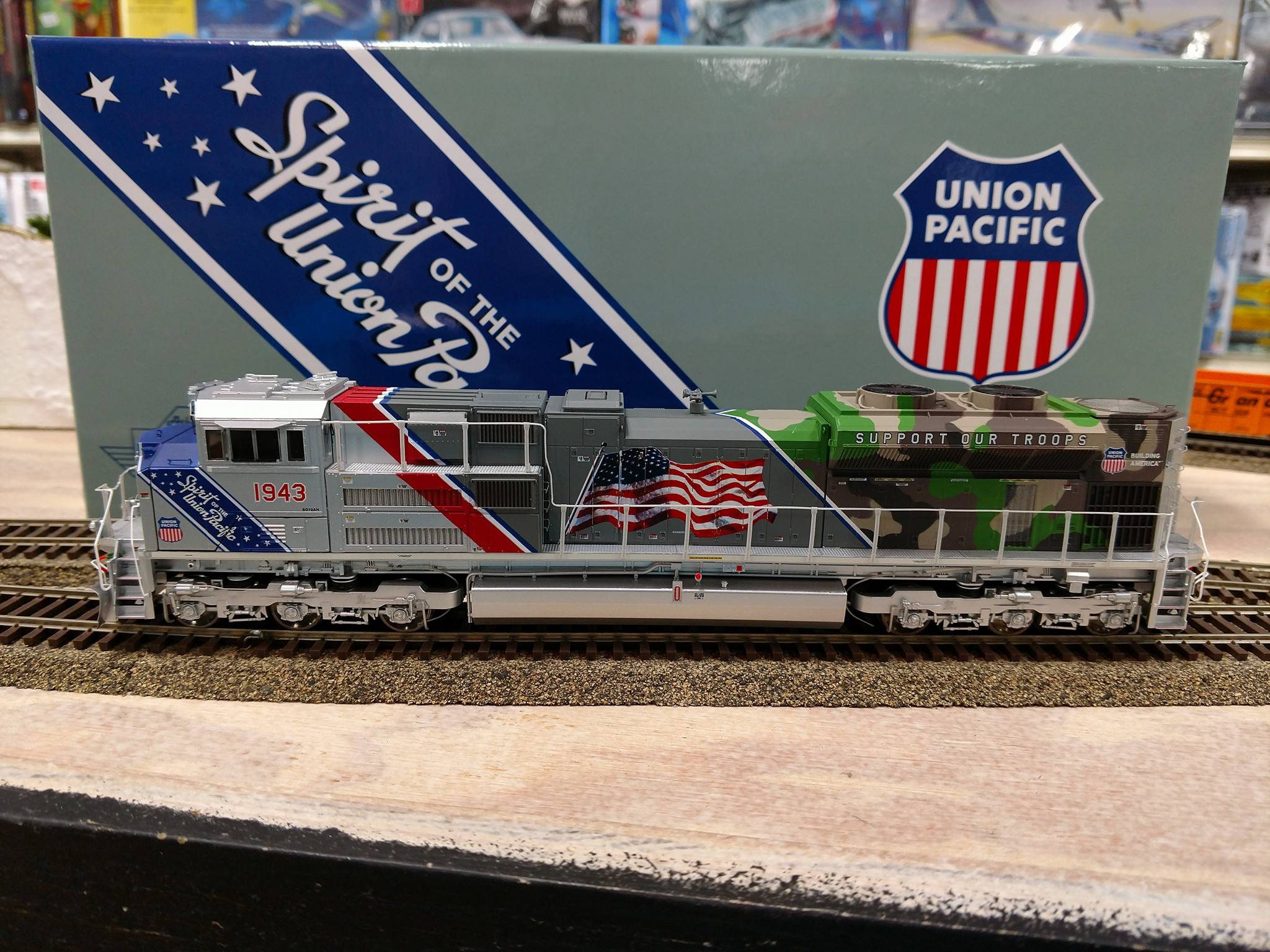 USA Union Pacific SD70MAC model train in Southern Pacific colors