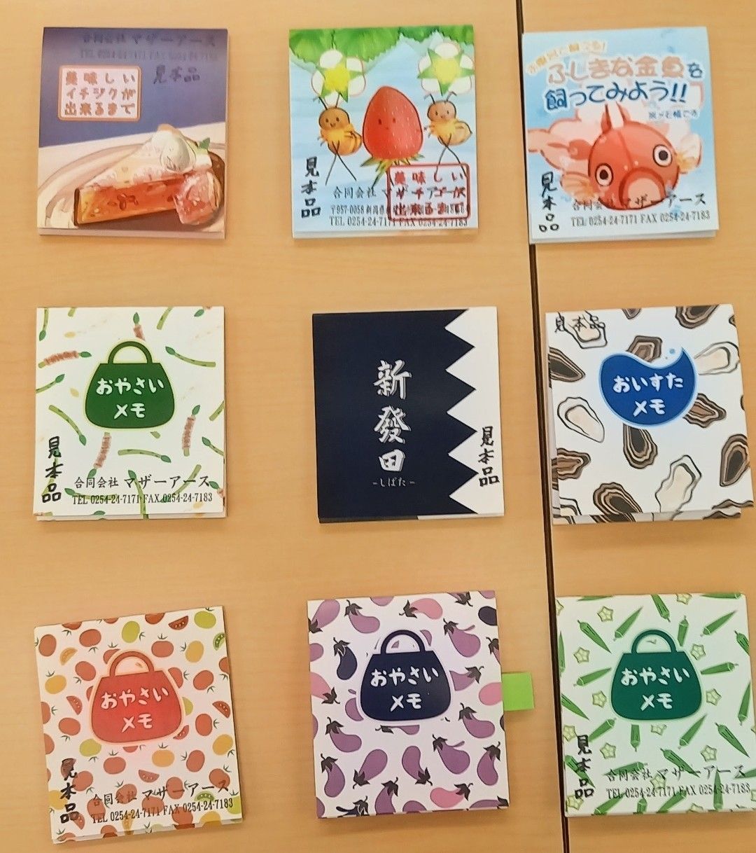 本日は、企業様からご依頼いただいたオリジナルメモ帳の制作を行って