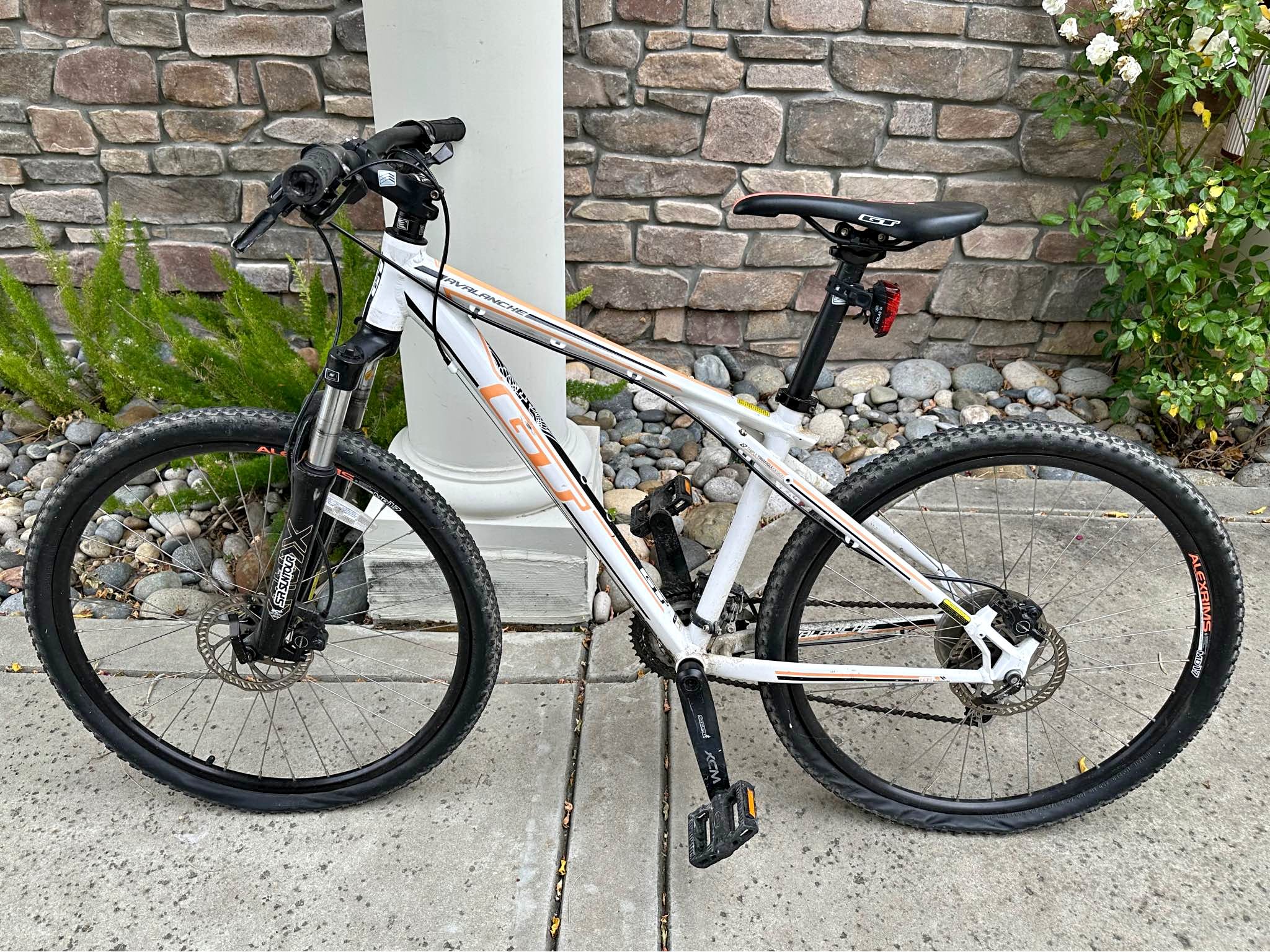 gt avalanche 3.0 bicycle Bikes Comp 27.5 - Black GT Avalanche 3.0 Disc
