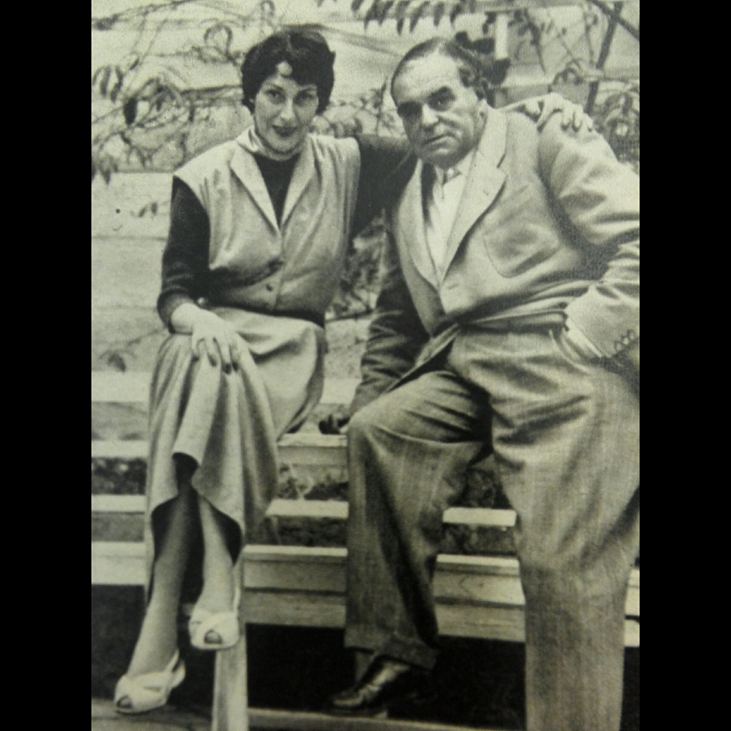 Cichos - Dr. Otto Praun mit seiner “Haushälterin“ Elfriede Kloo. In ...